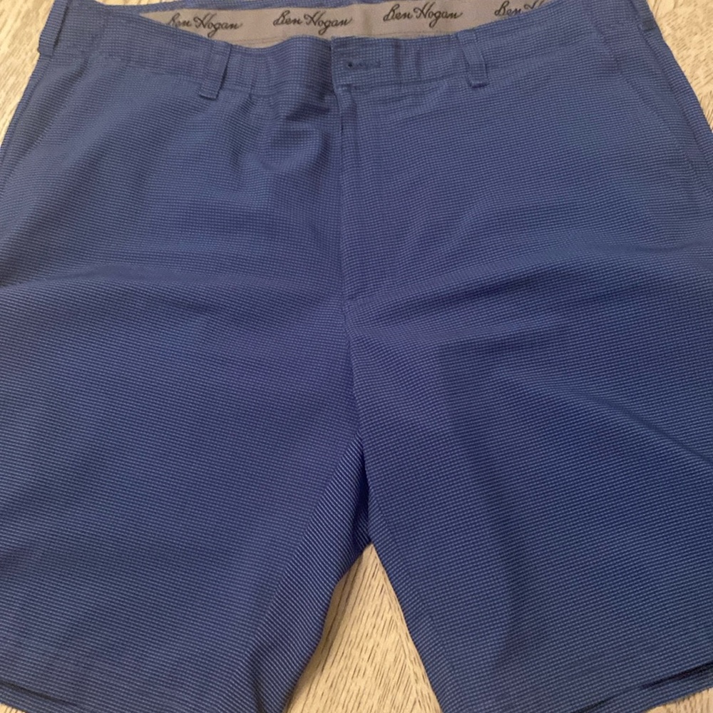 Men’s golf shorts